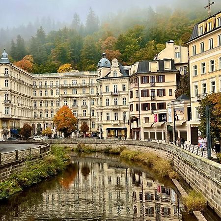 ホテル Zlaty Sloup カルロヴィ・ヴァリ エクステリア 写真
