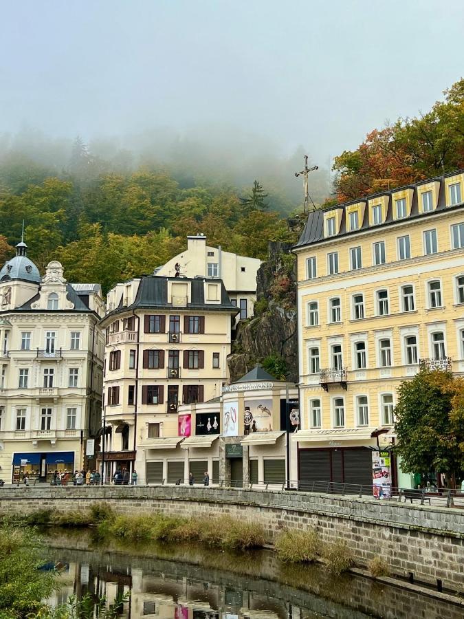 ホテル Zlaty Sloup カルロヴィ・ヴァリ エクステリア 写真
