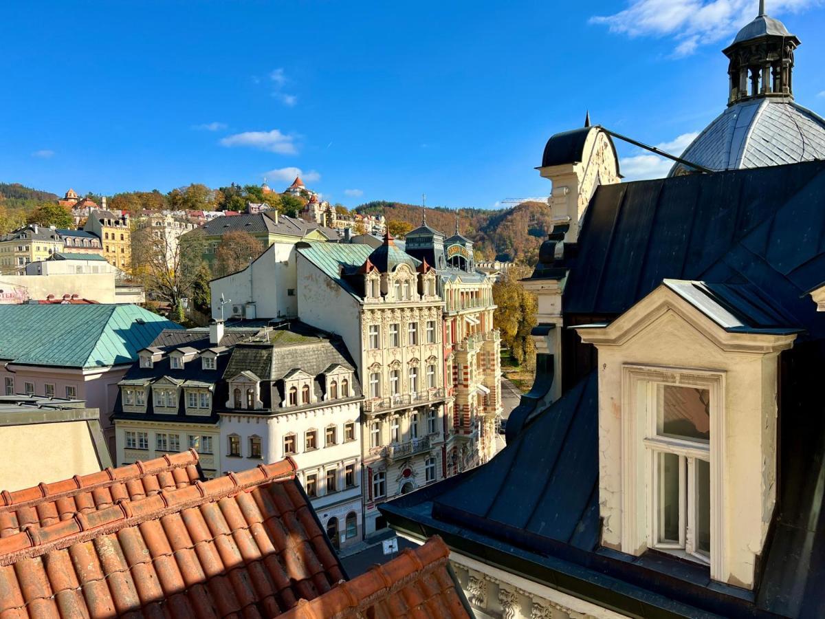 ホテル Zlaty Sloup カルロヴィ・ヴァリ エクステリア 写真