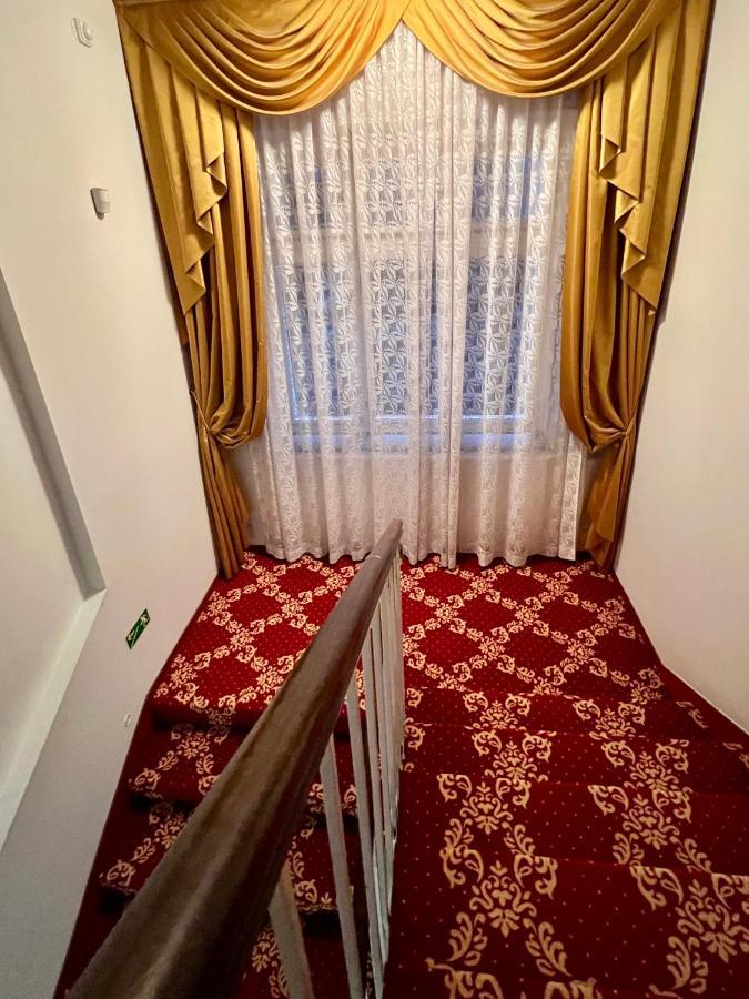 ホテル Zlaty Sloup カルロヴィ・ヴァリ エクステリア 写真