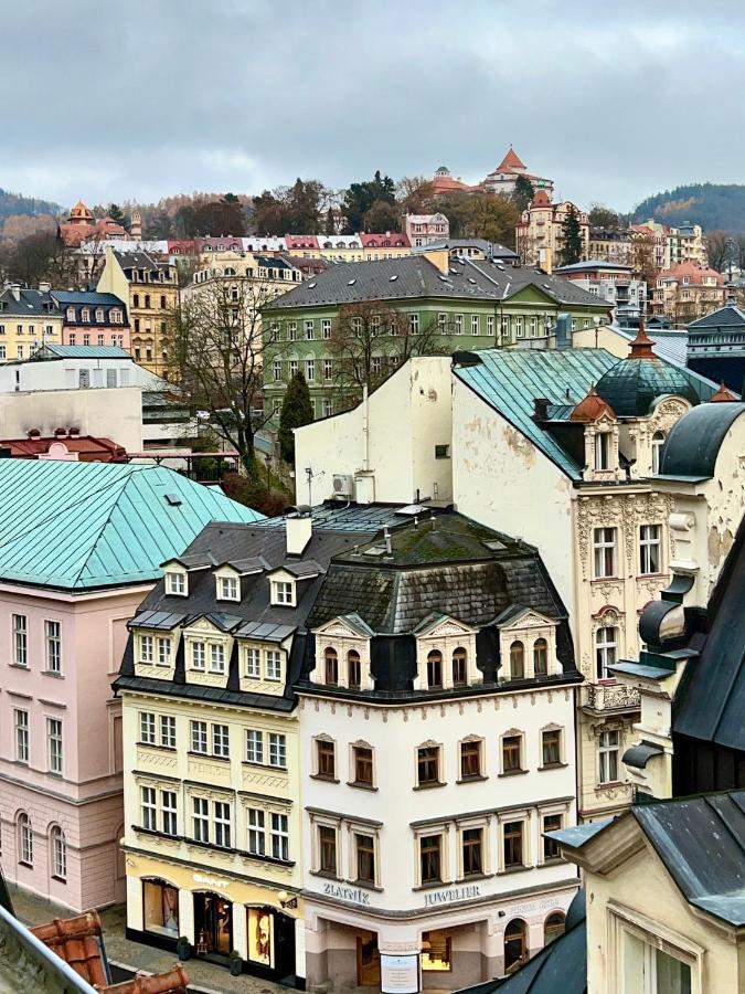 ホテル Zlaty Sloup カルロヴィ・ヴァリ エクステリア 写真